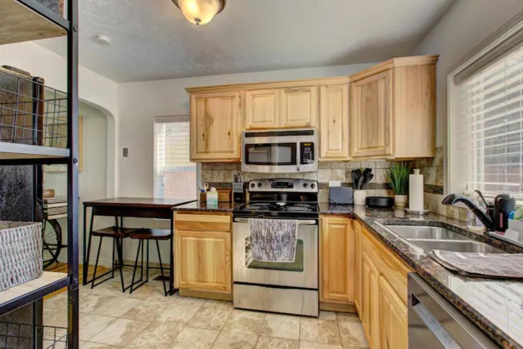 Home Sweet Idahome, Feels Like Home With All The Decor You Wish You Could Afford King Bed In Master, Fully Fenced Dog Friendly Yard, A Few Blocks From Bsu And Downtown Boise, Your Perfect Stay! Buitenkant foto