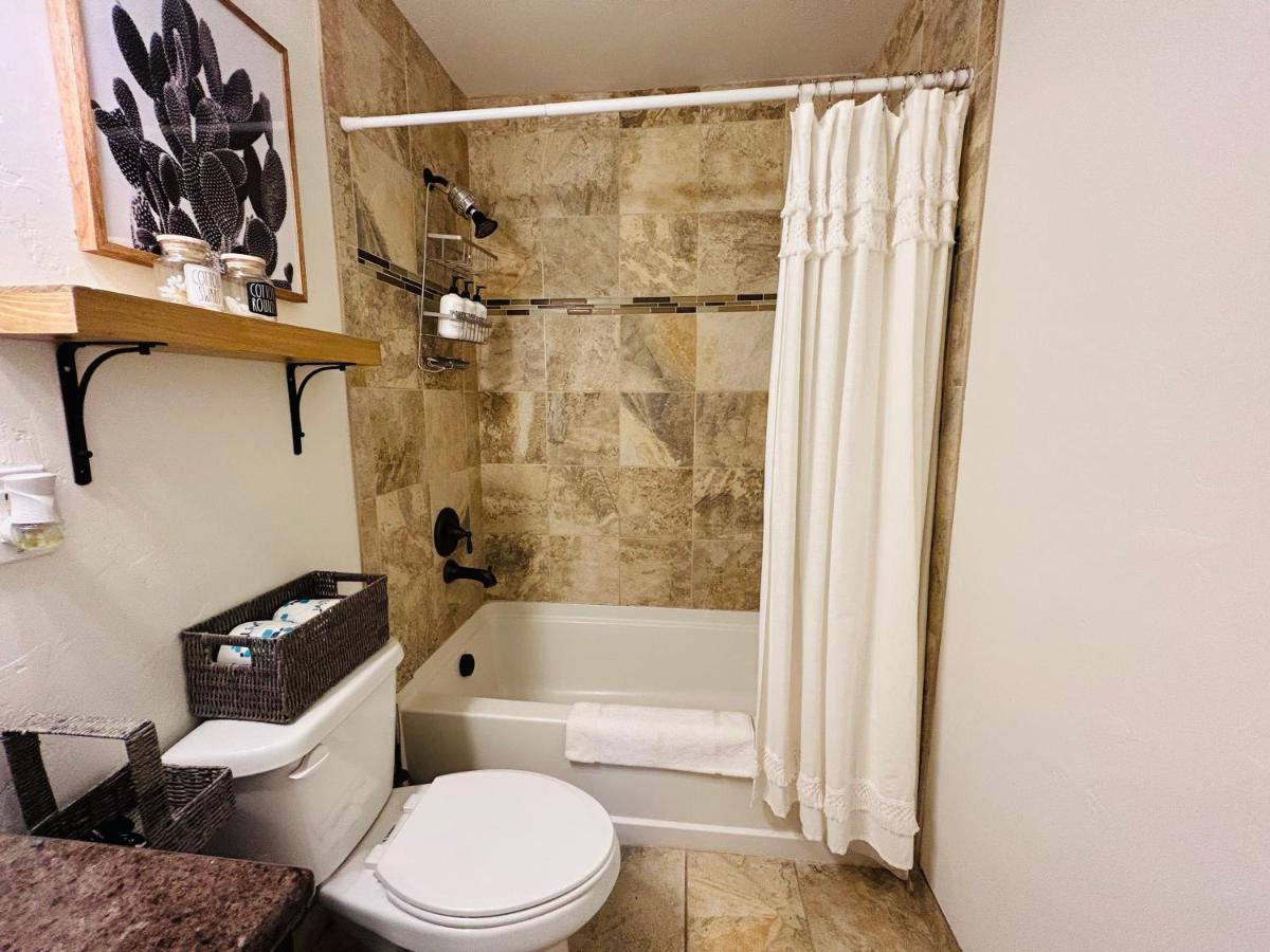 Home Sweet Idahome, Feels Like Home With All The Decor You Wish You Could Afford King Bed In Master, Fully Fenced Dog Friendly Yard, A Few Blocks From Bsu And Downtown Boise, Your Perfect Stay! Buitenkant foto